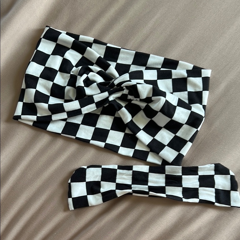 Checkered Black and White Headband - Picture 2 of 3